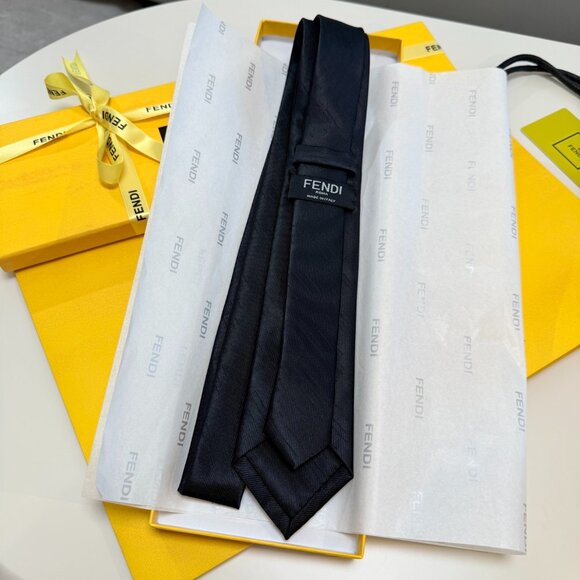 Men's Fendi silk tie - Picture 1 of 6